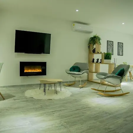 Le Petit Paradis Apartment *